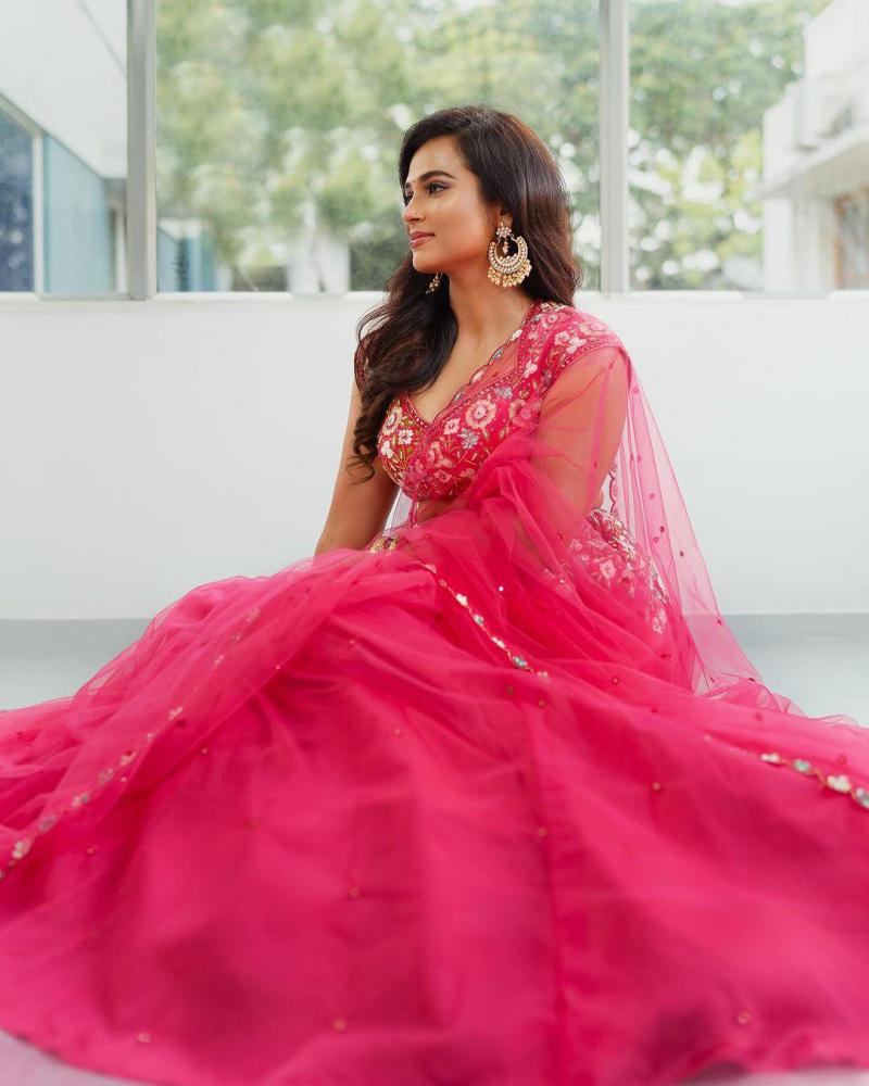ramya-pandian-latest-hot-photos